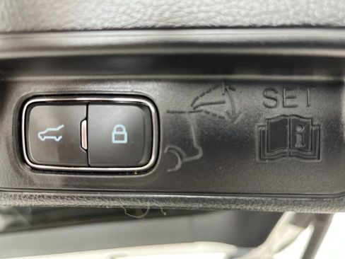 Used 2020 Ford Explorer Limited image 41