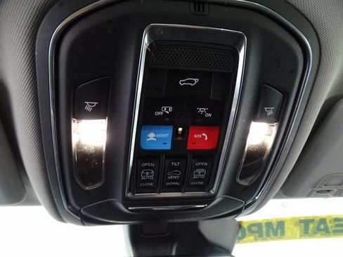 Certified 2023 Jeep Grand Cherokee 4WD 4xe w/ Luxury Tech Group II image 18