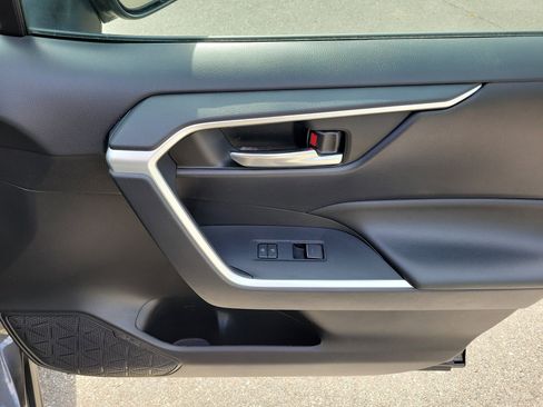 Used 2022 Toyota RAV4 XLE image 10