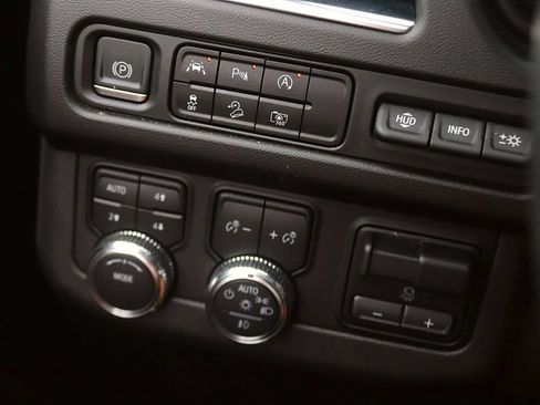 Used 2024 GMC Yukon XL AT4 w/ Technology Package AWD/4WD image 26