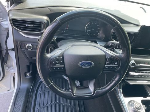 Used 2020 Ford Explorer XLT w/ Equipment Group 202A AWD/4WD image 13