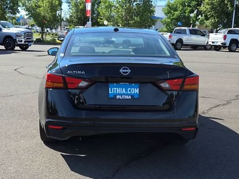 Used 2025 Nissan Altima 2.5 SV FWD image 7