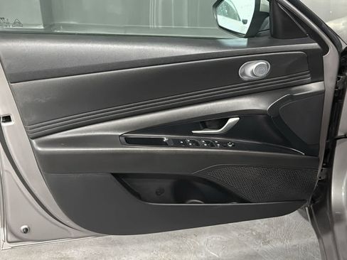 Used 2023 Hyundai Elantra SEL w/ Convenience Package FWD image 9