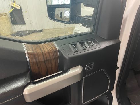 Used 2020 Ford F150 Lariat image 11