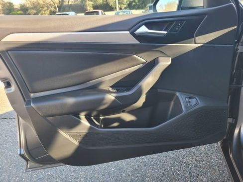 Used 2021 Volkswagen Jetta SE w/ SE Cold Weather Package image 16