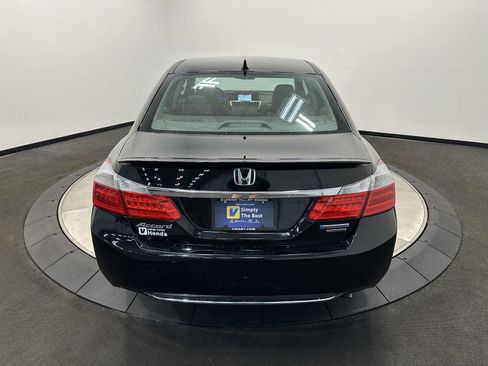 Used 2017 Honda Accord Touring image 5