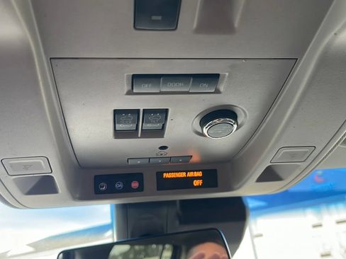 Used 2017 Cadillac Escalade ESV Premium Luxury image 28