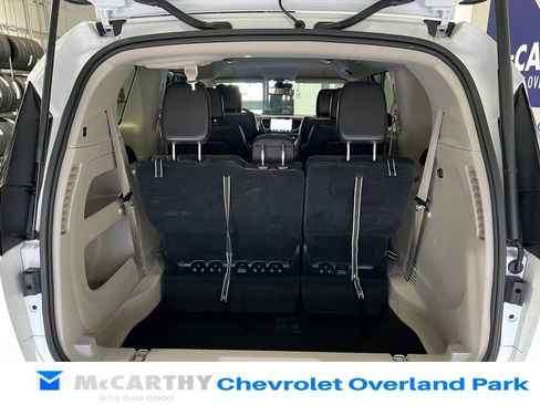 Used 2024 Chrysler Pacifica Touring-L FWD image 30