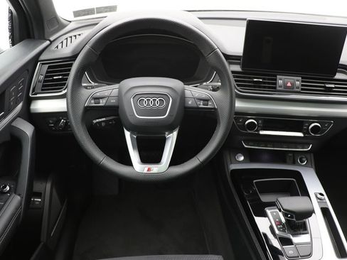 Used 2024 Audi Q5 e Premium Plus w/ Premium Plus Package image 11