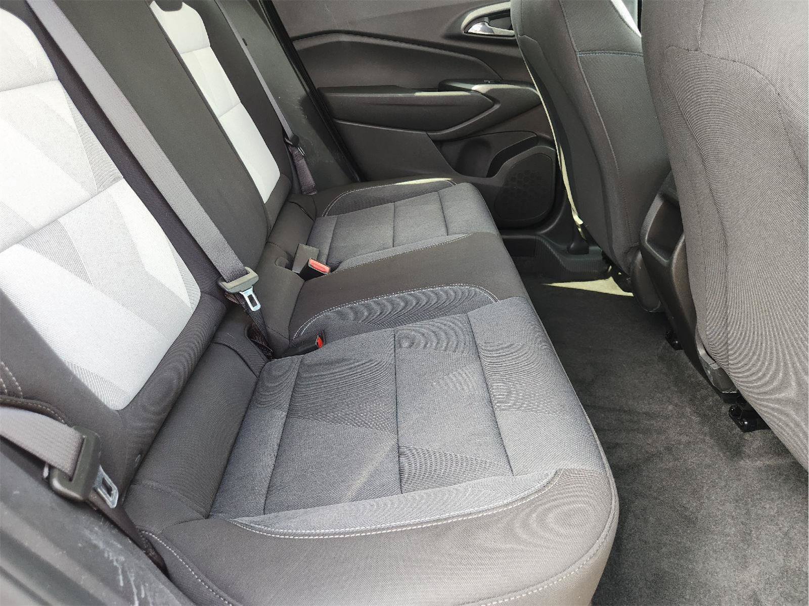 Used 2025 Chevrolet Trax LS FWD image 30