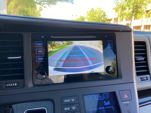 Used 2015 Toyota Sienna XLE Premium FWD image 75