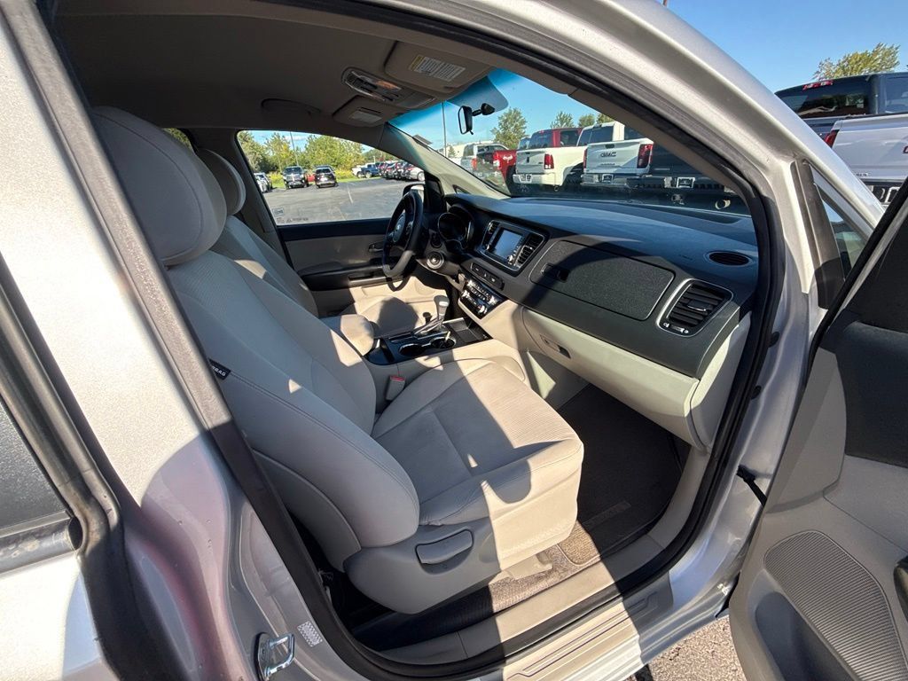 Used 2020 Kia Sedona LX FWD image 19