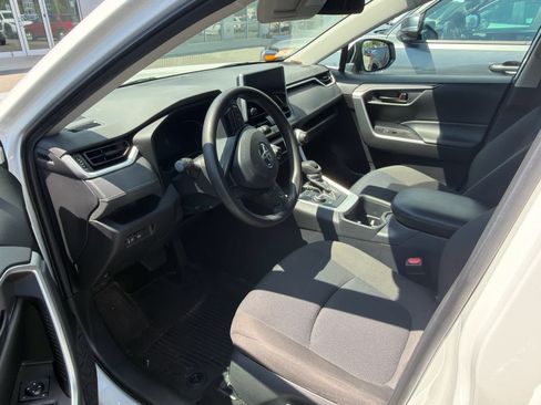 Used 2024 Toyota RAV4 LE AWD/4WD image 3