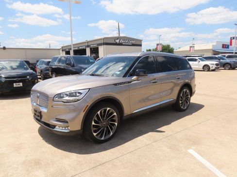 Used 2021 Lincoln Aviator Reserve w/ Equipment Group 202A AWD/4WD image 2