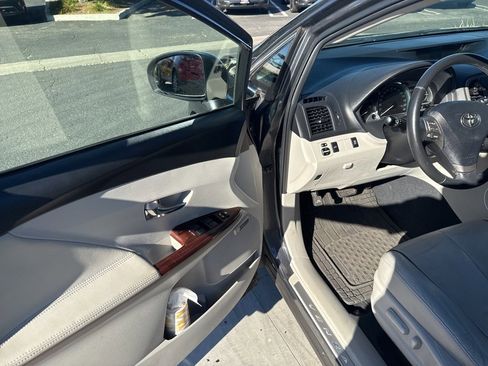 Used 2010 Toyota Venza AWD image 37