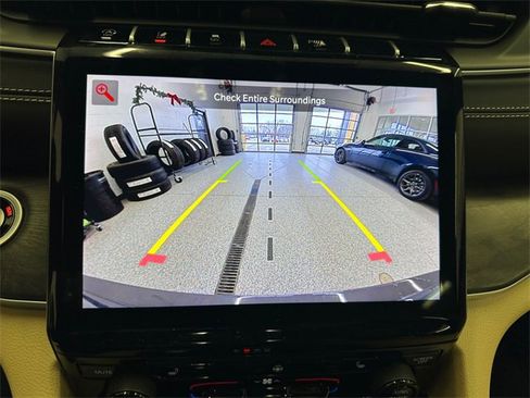 Used 2024 Jeep Grand Cherokee Limited w/ Black Appearance Package image 34