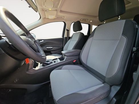 Used 2017 Ford Escape SE w/ SE Cold Weather Package FWD image 9