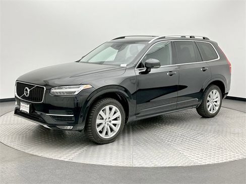 Used 2018 Volvo XC90 T6 Momentum w/ Convenience Package image 1