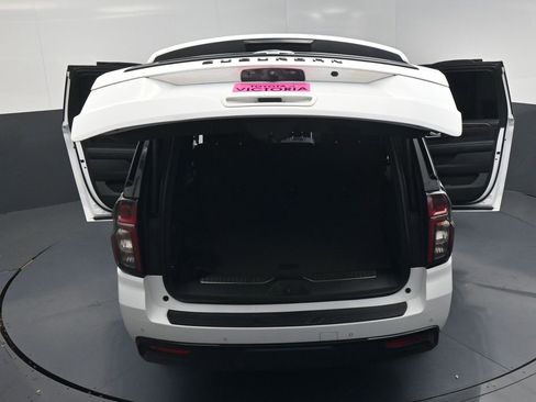 Used 2024 Chevrolet Suburban Z71 w/ Luxury Package image 22