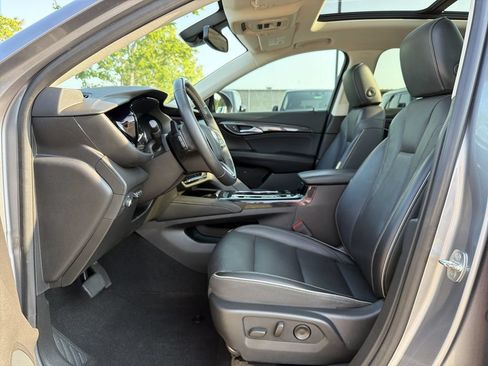 Used 2021 Buick Envision Essence w/ Technology Package I FWD image 11
