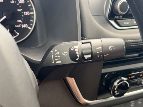 Used 2025 Nissan Rogue S FWD image 16