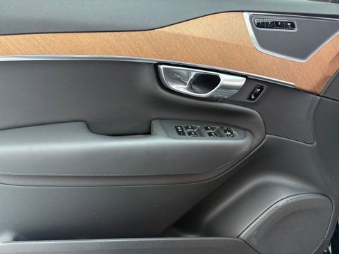 Used 2025 Volvo XC90 B6 Plus image 11