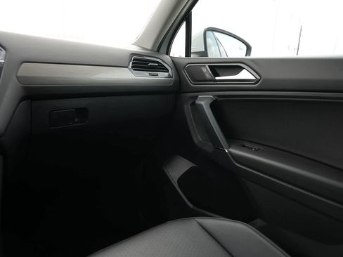 Used 2018 Volkswagen Tiguan SE w/ 3rd Row Seat Package AWD/4WD image 8