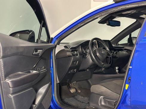 Used 2018 Toyota C-HR XLE image 11