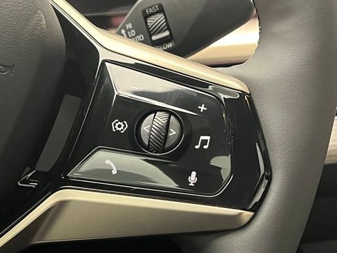 Used 2026 BMW i5 eDrive40 w/ Premium Package RWD image 17