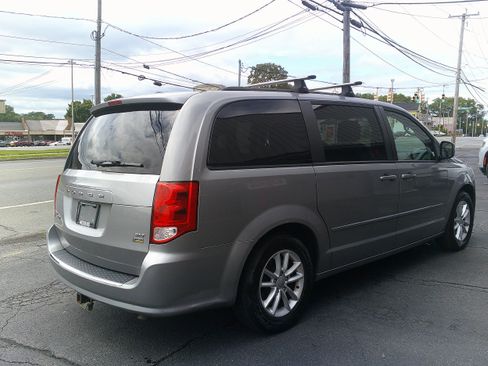 Used 2016 Dodge Grand Caravan SXT FWD image 10