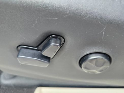 Used 2017 Chrysler Pacifica Touring-L FWD image 13