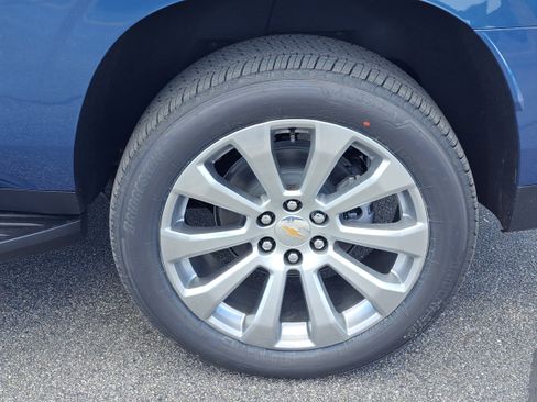 New 2025 Chevrolet Suburban Premier image 28