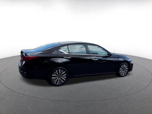 Used 2025 Nissan Altima 2.5 SV FWD image 15