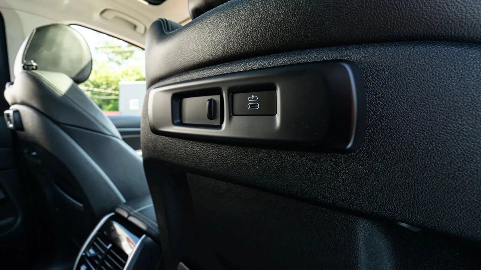 Used 2020 BMW X7 xDrive40i w/ Premium Package AWD/4WD image 23