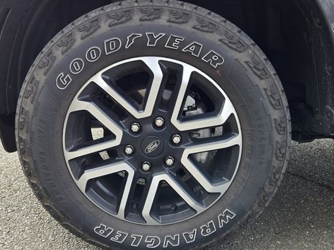 Used 2024 Ford Ranger Lariat w/ FX4 Off-Road Package image 11