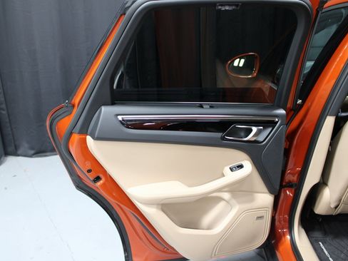 Certified 2025 Porsche Macan image 23