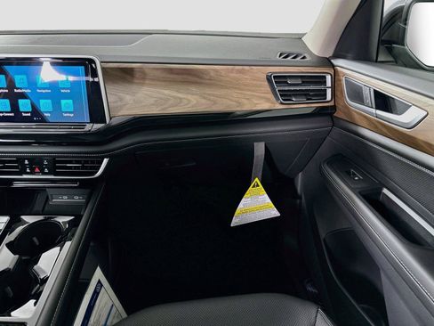 Certified 2026 Volkswagen Atlas SE FWD image 25