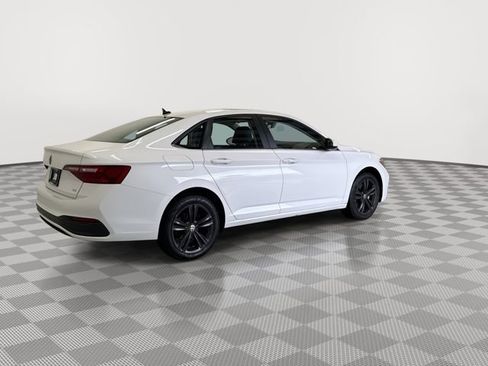 Used 2024 Volkswagen Jetta SE w/ Panoramic Sunroof Package image 12