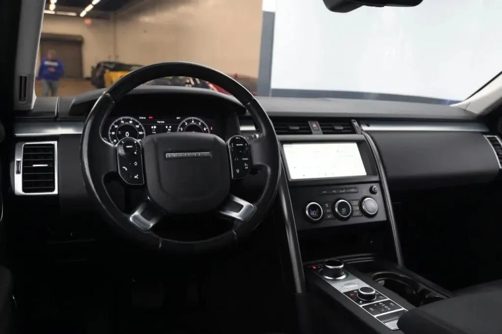 Used 2020 Land Rover Discovery Landmark AWD/4WD image 36