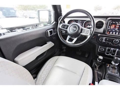 Used 2022 Jeep Gladiator Overland image 7
