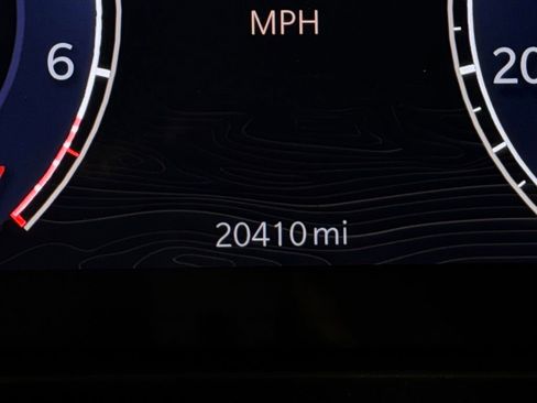 Used 2025 Jeep Grand Cherokee Altitude image 16