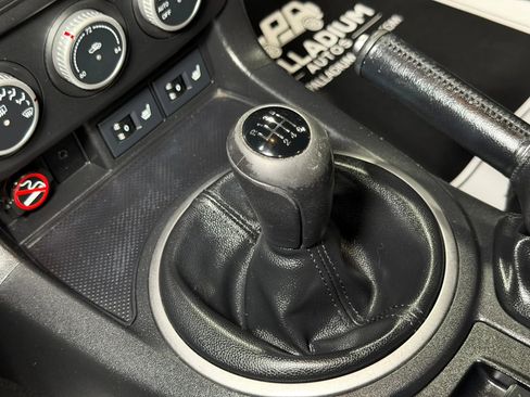Used 2014 MAZDA MX-5 Miata Grand Touring w/ Premium Package RWD image 9