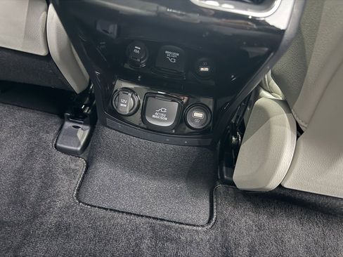 Used 2024 Kia Sorento SX Prestige image 12