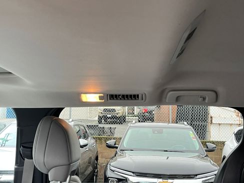 Used 2025 Toyota Sienna XLE image 25