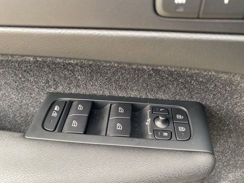 Used 2020 Volvo XC40 T5 Inscription image 16