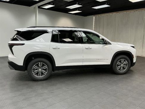 New 2026 Chevrolet Traverse LT w/ LPO, Floor Liner Package FWD image 6