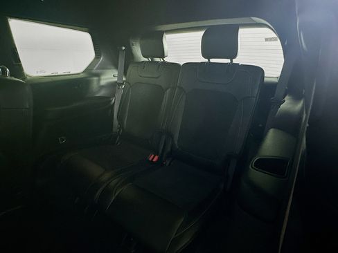 Used 2023 Jeep Grand Cherokee L Laredo image 30