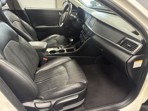 Used 2017 Kia Optima EX FWD image 9