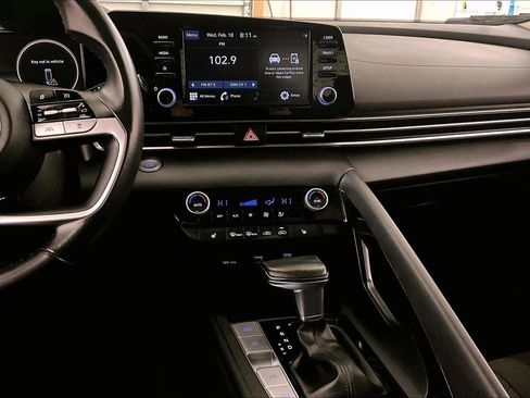 Used 2021 Hyundai Elantra SEL w/ Convenience + Premium Package image 6