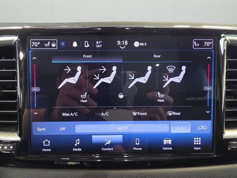 Used 2023 Chrysler Pacifica Touring-L image 24